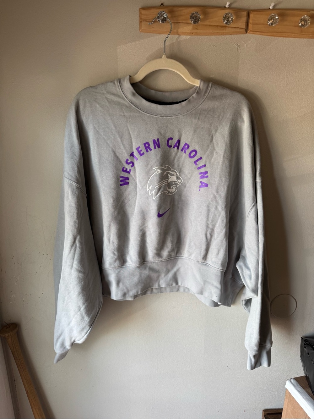 Nike Western Carolina University Catamounts Cropped Sweatshirt Medium Gray